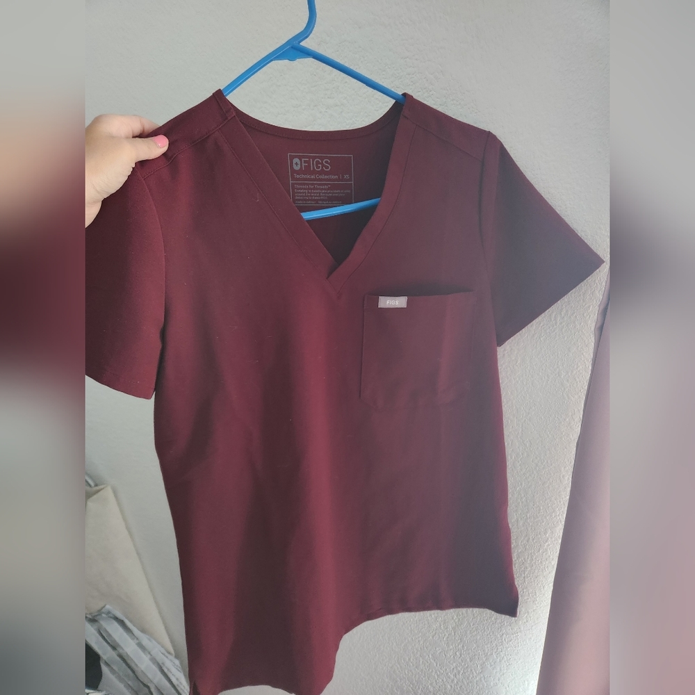 Figs XS Burgundy 1- Pocket scrub